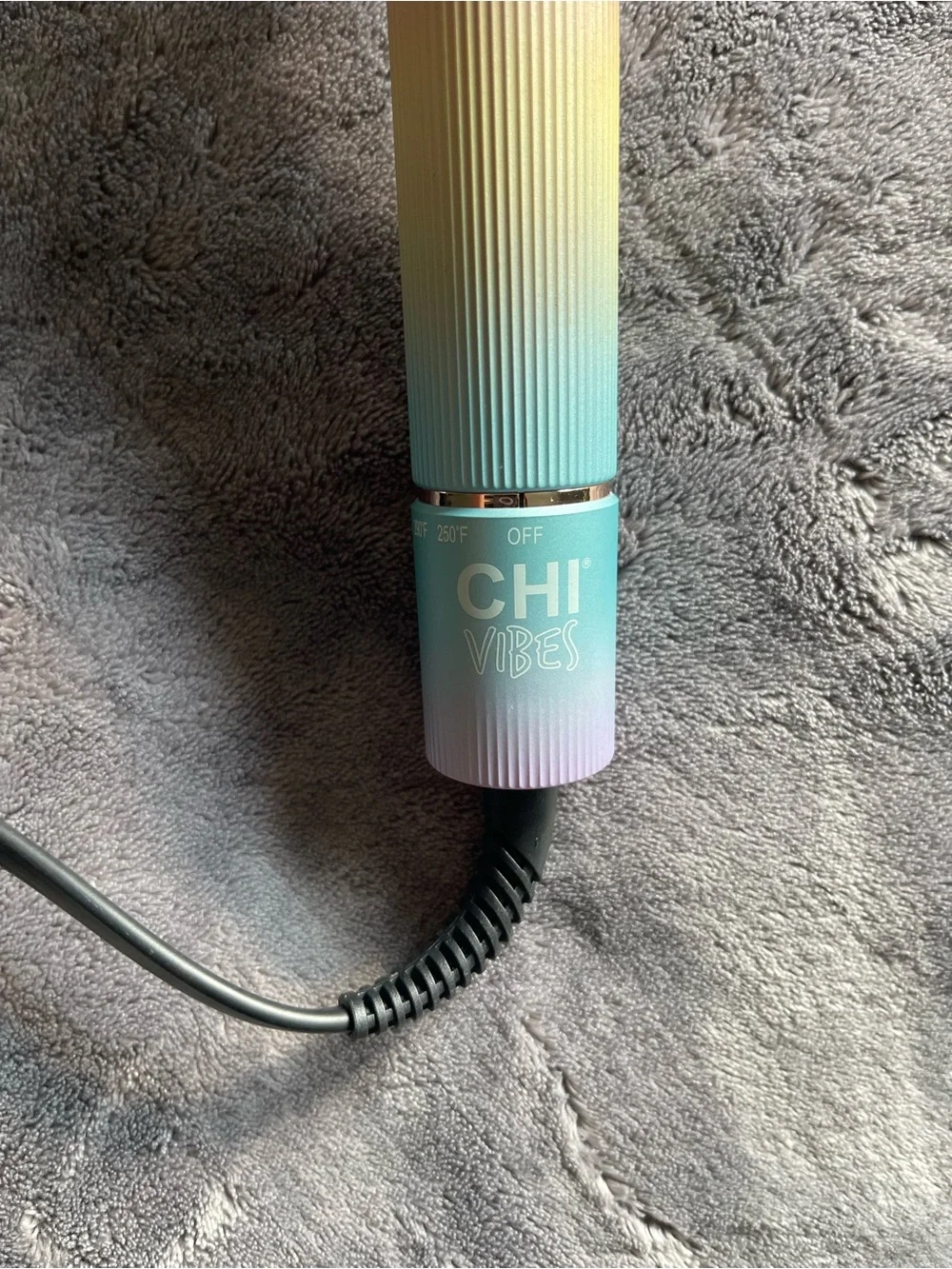 CHI vibes “you go, curl” 1.25 inch curling iron